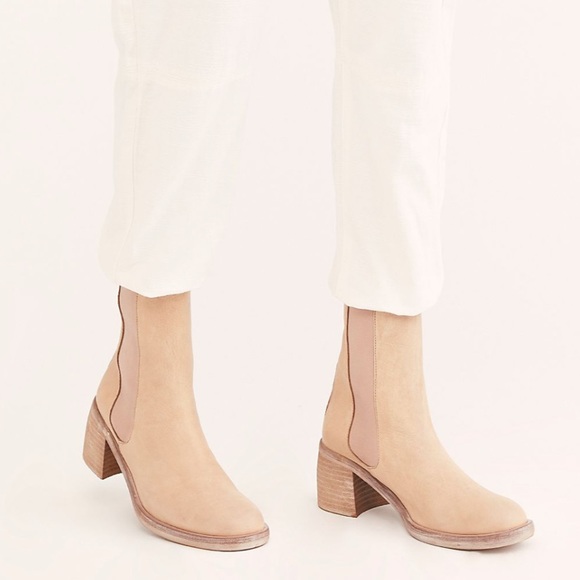 Free People Shoes - Brand New Free People Essential Chelsea Boots